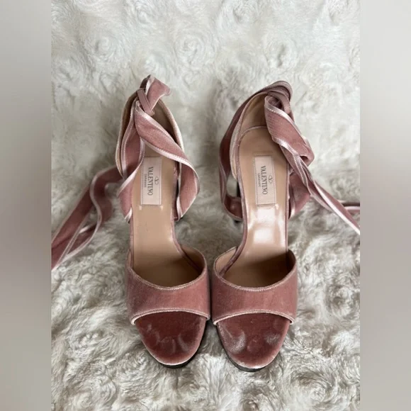 Valentino Garavani Velvet Strappy Sandal Heels in Poudre Ballet Pink so 38 US 8 - Picture 5 of 16